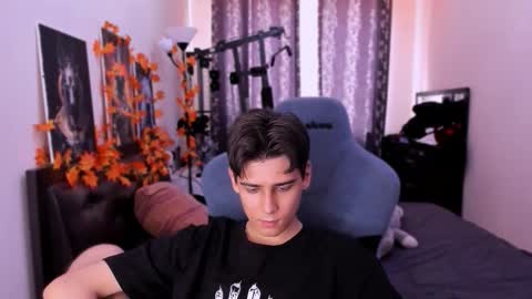 Snapshot of foxicfu chatting on 11/16/25, 09:15 Foxicfu online show from 11/16/25, 09:15