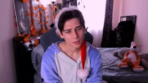 Snapshot of foxicfu chatting on 12/18/25, 07:03 Foxicfu online show from 12/18/25, 07:03