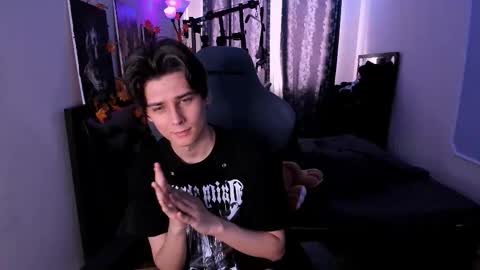 Snapshot of foxicfu chatting on 01/17/26, 08:08 Foxicfu online show from 01/17/26, 08:08