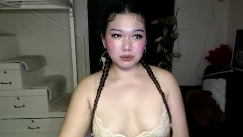 Snapshot of foxieeealona chatting on 03/10/26, 02:33 Alicia Baby online show from 03/10/26, 02:33