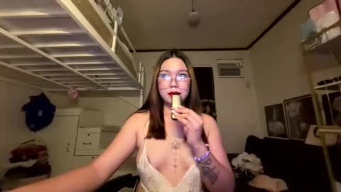 Snapshot of foxieeealona chatting on 04/14/26, 03:29 Alicia Baby online show from 04/14/26, 03:29