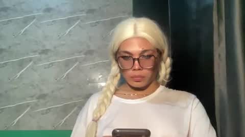 Snapshot of foxli_xx chatting on 06/09/26, 11:33 KITTY online show from 06/09/26, 11:33