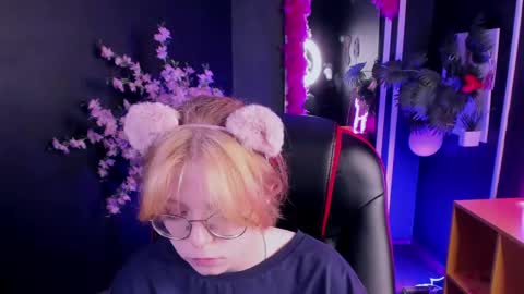 Snapshot of foxxxypolly chatting on 05/24/26, 05:34 Polly online show from 05/24/26, 05:34