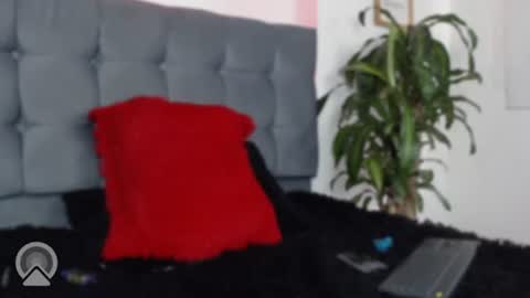 Snapshot of foxxy_angel chatting on 07/17/26, 08:35 Santi online show from 07/17/26, 08:35