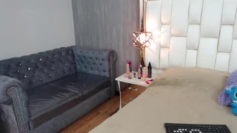 Foxxy  online show from 10/01/25, 02:45