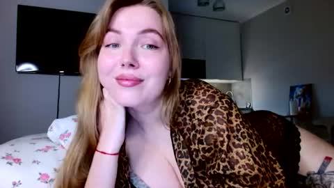Snapshot of foxxycindy chatting on 08/06/26, 08:33 Cindy online show from 08/06/26, 08:33