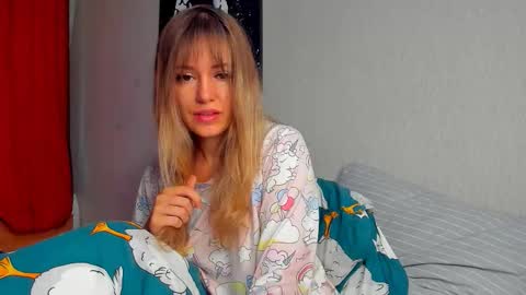 Foxy online show from 09/19/25, 12:23