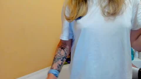 Foxy online show from 10/09/25, 12:19