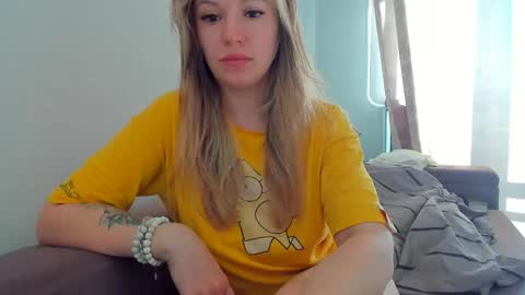 Snapshot of foxy_blond chatting on 04/29/26, 12:27 Foxy online show from 04/29/26, 12:27