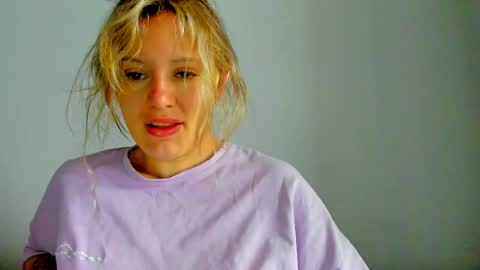 Snapshot of foxy_blond chatting on 05/14/26, 12:39 Foxy online show from 05/14/26, 12:39