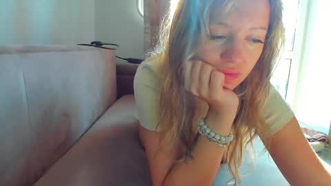 Snapshot of foxy_blond chatting on 05/20/26, 12:28 Foxy online show from 05/20/26, 12:28