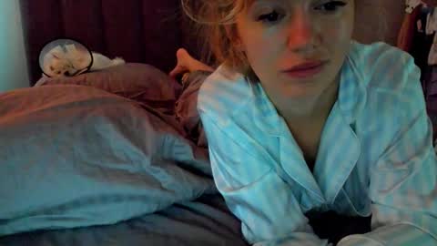 Snapshot of foxy_blond chatting on 05/21/26, 02:51 Foxy online show from 05/21/26, 02:51