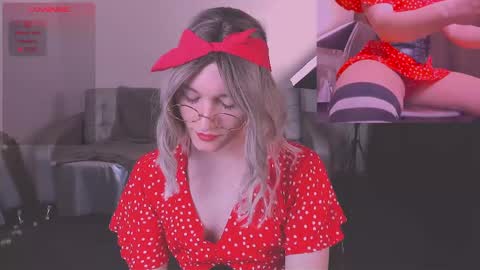 Snapshot of foxy_jpg chatting on 01/27/25, 08:39 Sue online show from 01/27/25, 08:39