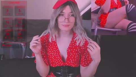 Snapshot of foxy_jpg chatting on 01/27/25, 11:43 Sue online show from 01/27/25, 11:43