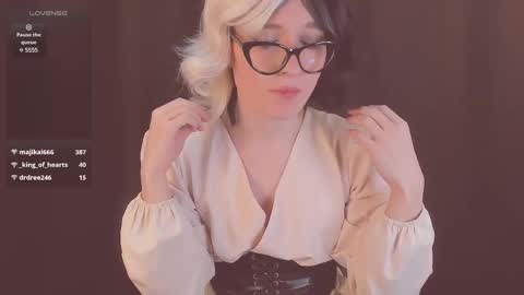 Snapshot of foxy_jpg chatting on 03/01/25, 12:39 Sue online show from 03/01/25, 12:39