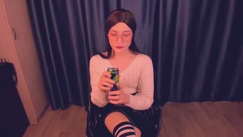 Snapshot of foxy_jpg chatting on 10/02/25, 10:06 Sue online show from 10/02/25, 10:06