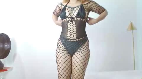 Snapshot of foxy_lexy chatting on 02/08/25, 12:50 foxy_lexy online show from 02/08/25, 12:50