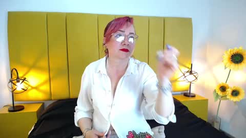 Snapshot of foxy_miilf chatting on 09/11/25, 01:22 Foxy miilf online show from 09/11/25, 01:22