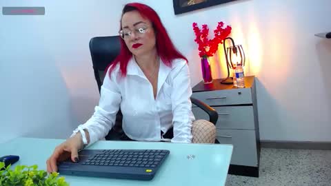 Snapshot of foxy_miilf chatting on 10/24/25, 01:29 Foxy miilf online show from 10/24/25, 01:29