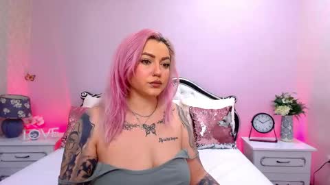 Snapshot of foxyclarisee chatting on 04/15/26, 06:15 Clarisee online show from 04/15/26, 06:15