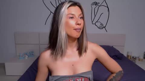 Snapshot of foxydevilish chatting on 09/08/25, 08:19 Fox online show from 09/08/25, 08:19