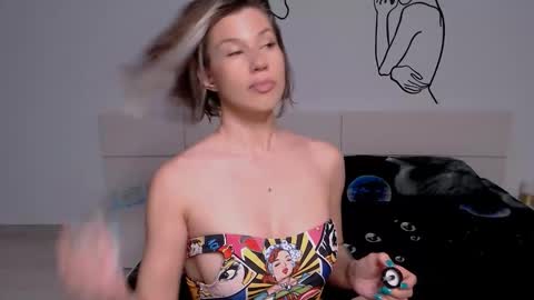 Snapshot of foxydevilish chatting on 10/25/25, 09:42 Fox online show from 10/25/25, 09:42