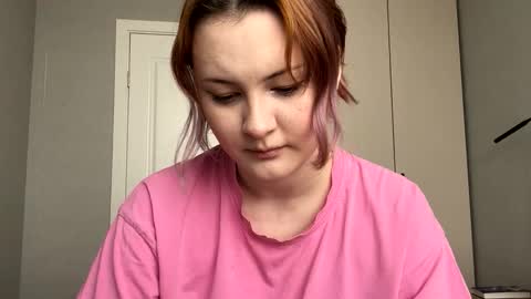 Snapshot of foxydollkate chatting on 04/22/26, 07:33 Kate online show from 04/22/26, 07:33