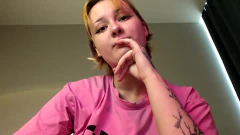 Snapshot of foxydollkate chatting on 04/27/26, 12:25 Kate online show from 04/27/26, 12:25