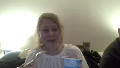 Snapshot of foxyfang chatting on 03/11/25, 02:21 foxyfang online show from 03/11/25, 02:21