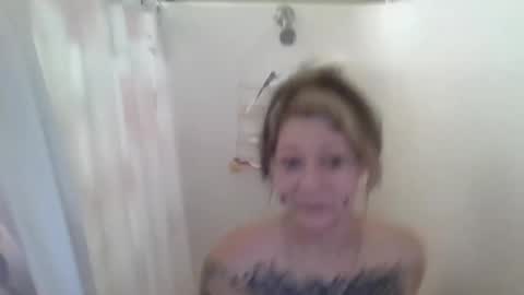 Snapshot of foxyfang chatting on 09/26/25, 01:48 foxyfang online show from 09/26/25, 01:48