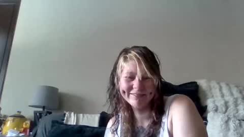 Snapshot of foxyfang chatting on 12/04/25, 06:16 foxyfang online show from 12/04/25, 06:16