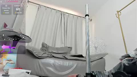 yiyi online show from 12/14/25, 07:58