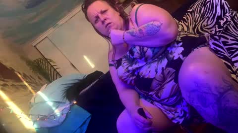 foxyladysback923 online show from 02/04/25, 12:51