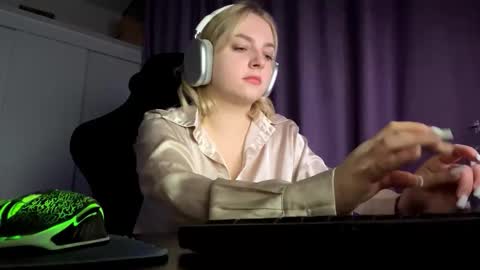 Emma online show from 10/25/25, 09:31