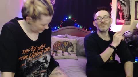 Snapshot of foxymalloryknoxy69 chatting on 12/19/25, 07:59 Mallory Koxx online show from 12/19/25, 07:59