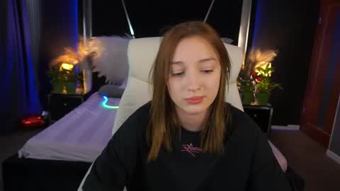 Snapshot of foxymayy chatting on 06/03/26, 04:01 Maya online show from 06/03/26, 04:01