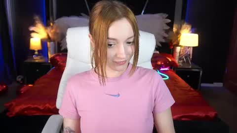 Snapshot of foxymayy chatting on 06/18/26, 12:42 Maya online show from 06/18/26, 12:42