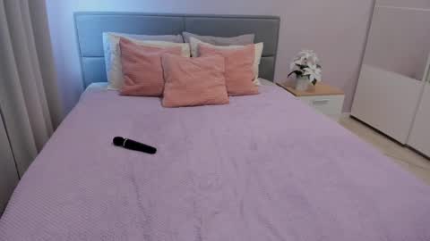 Nikadont forgot give me thumbs up online show from 02/18/25, 08:27