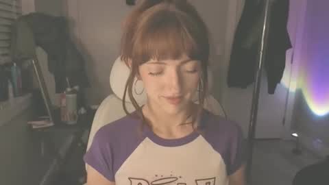 Snapshot of foxyredddd chatting on 04/20/26, 05:21 beautiful blair online show from 04/20/26, 05:21