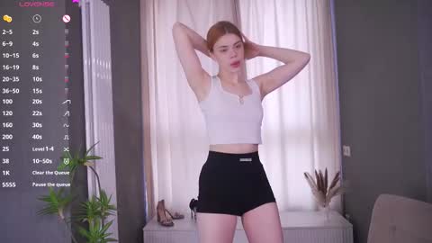 Snapshot of foxyrise chatting on 11/13/25, 06:12 Jane Foxy online show from 11/13/25, 06:12