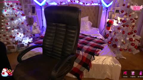 Snapshot of foxyshyyy chatting on 12/14/24, 12:55 Inna online show from 12/14/24, 12:55