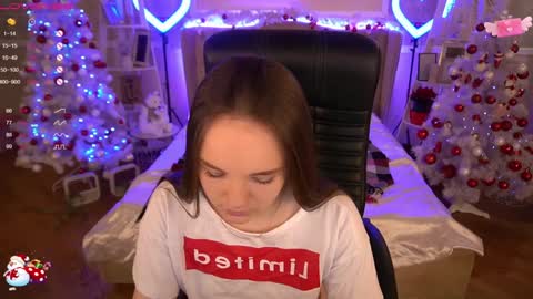 Snapshot of foxyshyyy chatting on 12/18/24, 10:51 Inna online show from 12/18/24, 10:51