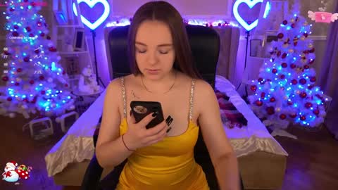 Snapshot of foxyshyyy chatting on 12/25/24, 06:41 Inna online show from 12/25/24, 06:41