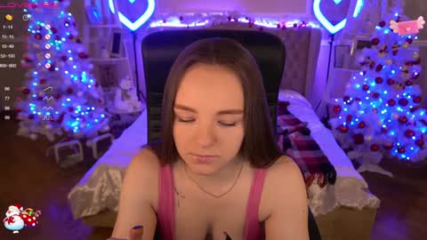 Snapshot of foxyshyyy chatting on 12/25/24, 09:45 Inna online show from 12/25/24, 09:45