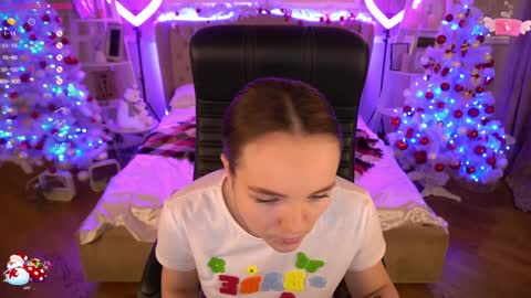 Snapshot of foxyshyyy chatting on 01/04/25, 12:49 Inna online show from 01/04/25, 12:49