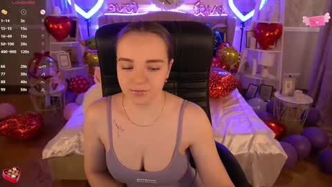 Snapshot of foxyshyyy chatting on 02/20/25, 12:47 Inna online show from 02/20/25, 12:47