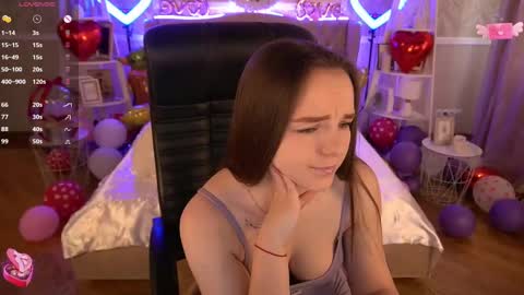 Snapshot of foxyshyyy chatting on 02/23/25, 09:55 Inna online show from 02/23/25, 09:55