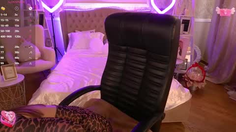 Snapshot of foxyshyyy chatting on 03/08/25, 07:05 Inna online show from 03/08/25, 07:05