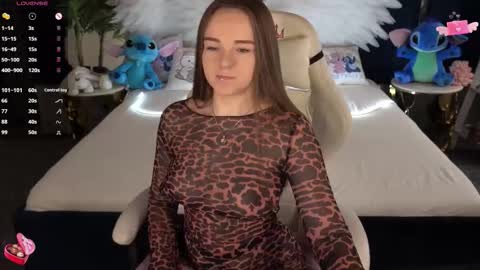 Snapshot of foxyshyyy chatting on 10/03/25, 06:10 Inna online show from 10/03/25, 06:10