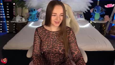 Snapshot of foxyshyyy chatting on 10/09/25, 06:00 Inna online show from 10/09/25, 06:00